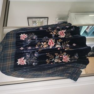 Johnny Was velvet embroidered blouse XL